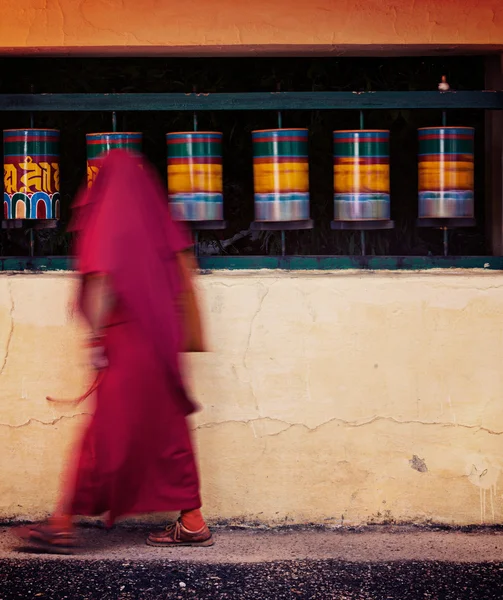 Buddhist monk spinning  prayer wheels — Stock Photo, Image