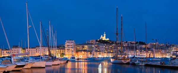 Puerto Viejo de Marsella en la noche. Marsella, Francia — Foto de Stock