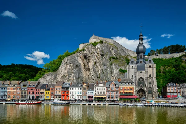 Utsikt över pittoreska Dinant stad. Belgien — Stockfoto