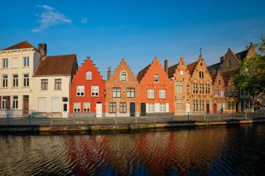 Kanal ve eski evler. Bruges Brugge, Belçika