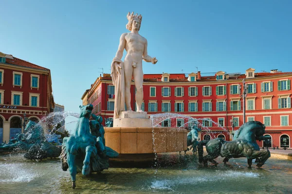 Fountain du Soleil no Place Massena. Nice, França. — Fotografia de Stock