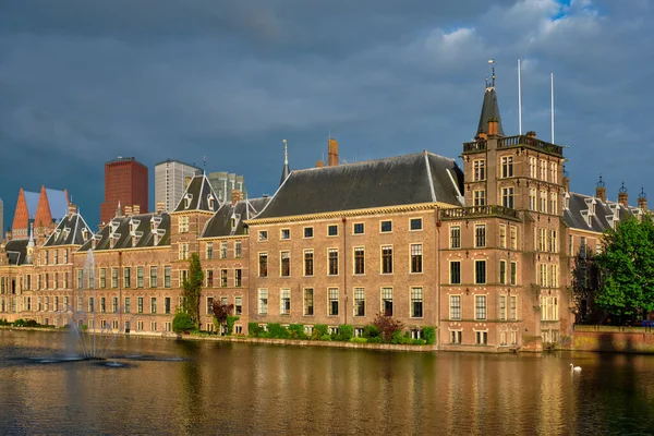 Hofvijver lake and Binnenhof , The Hague — Stock Photo, Image