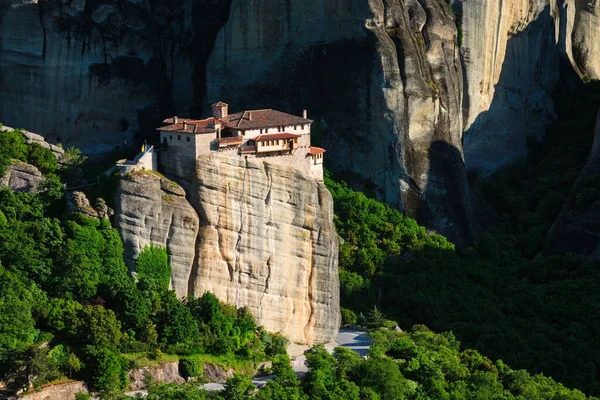 Mosteiro de Rousanou em Meteora, na Grécia — Fotografia de Stock