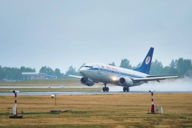 Minsk, Belarus 'taki Minsk Ulusal Havaalanı' ndaki uçak.