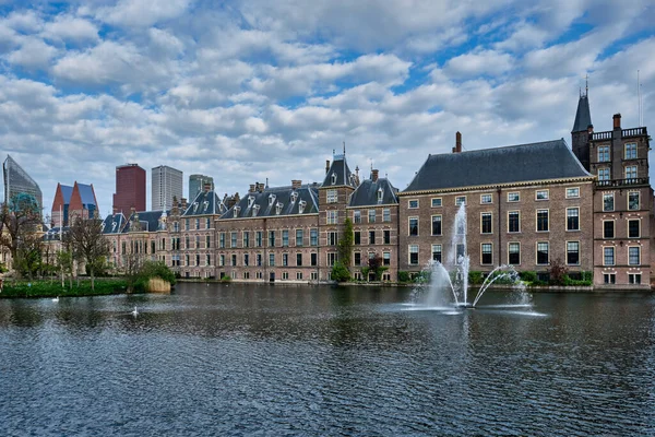 Hofvijver湖和Binnenhof，海牙 — 图库照片