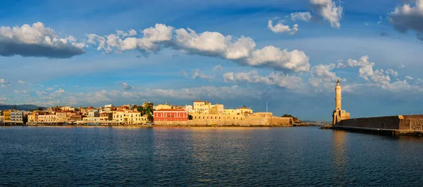 Porto antigo pitoresco de Chania, ilha de Creta. Grécia — Fotografia de Stock