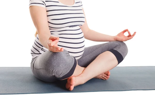 Mulher grávida fazendo ioga asana padmasana com mudra de queixo — Fotografia de Stock