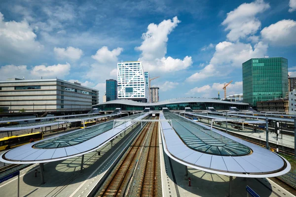 Utrecht modern bus and railway station Utrecht Centraal, Países Baixos — Fotografia de Stock