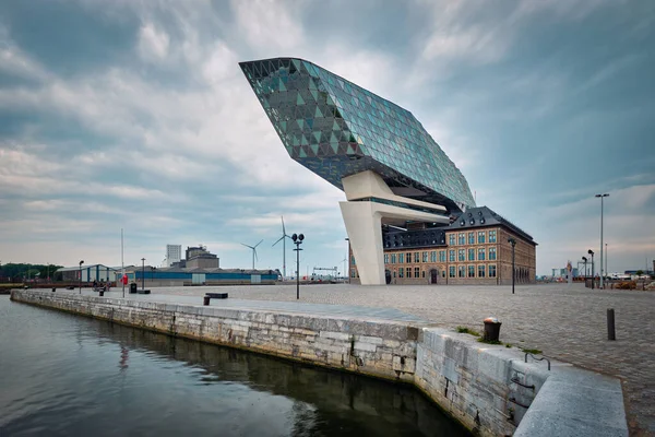 Antwerp liman yönetim merkezi, ünlü İranlı mimar Zaha Hadid, Antwerpen, Belçika — Stok fotoğraf