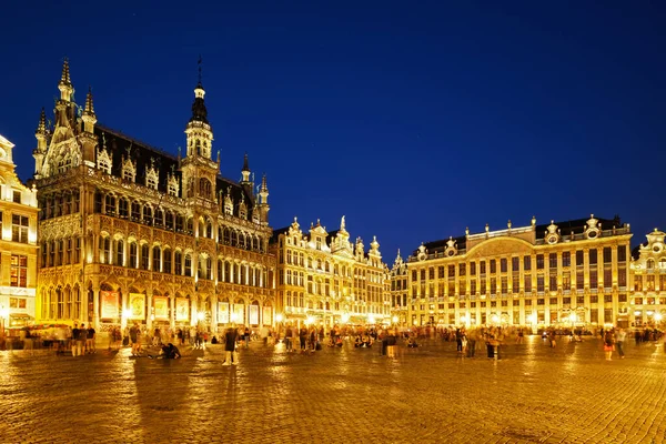 Βρυξέλλες Bruxelles Grote Markt Grand Place πλατεία φωτίζεται τη νύχτα, Βέλγιο — Φωτογραφία Αρχείου