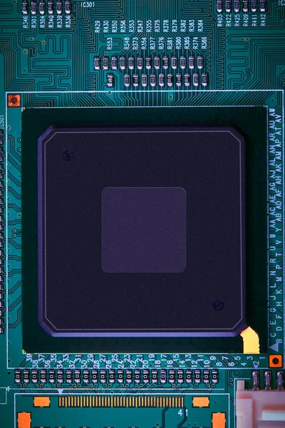 Elektronische Leiterplatte Mit Elektronischen Bauteilen Wie Chips Nahaufnahme Unklarer Hintergrund — Stockfoto