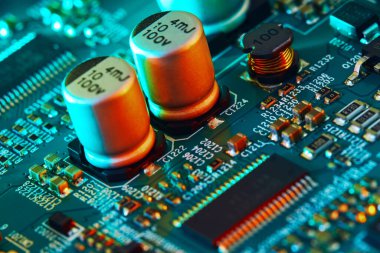 Elektronik devre kartı kapanıyor.