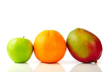 Yeşil elma portakal ve mango