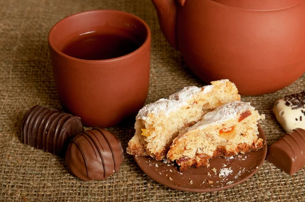 Clay teapot with sweets — Stock Photo, Image