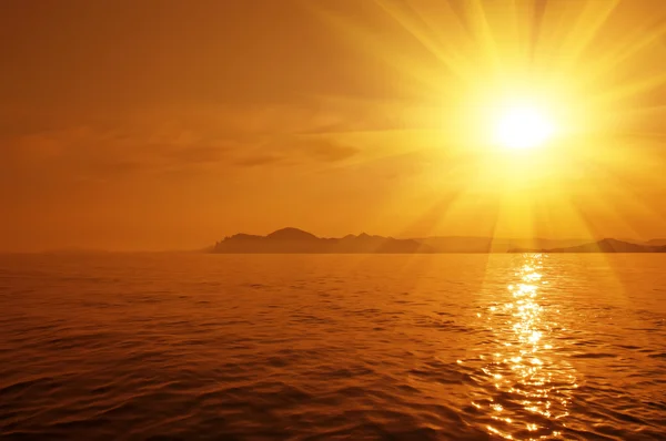 Matahari terbenam di laut — Stok Foto