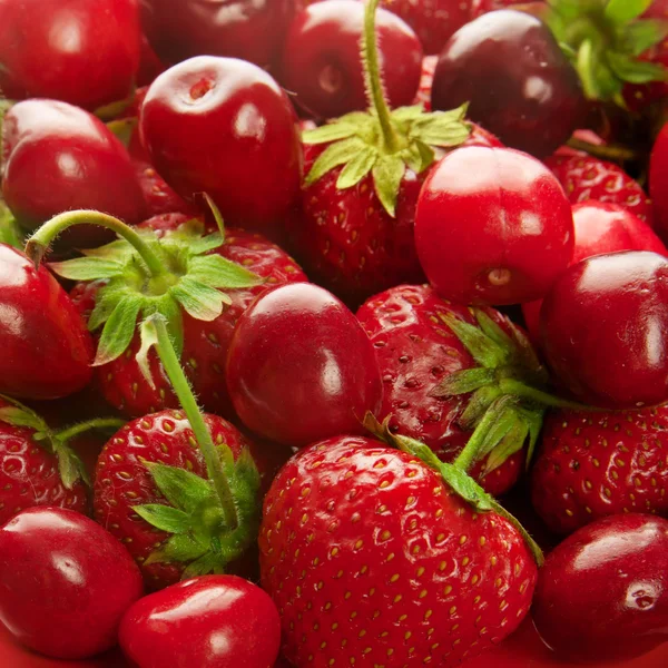 Strawberry and cherry background — Stock Photo, Image