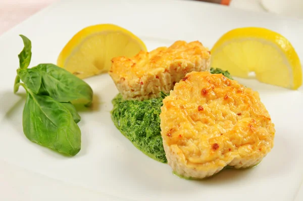 Fishcakes with lemon — Stock Photo, Image