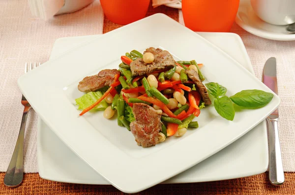 Salad with meat and vegetables — Stock Photo, Image