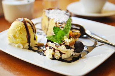 Cheesecake ile dondurma