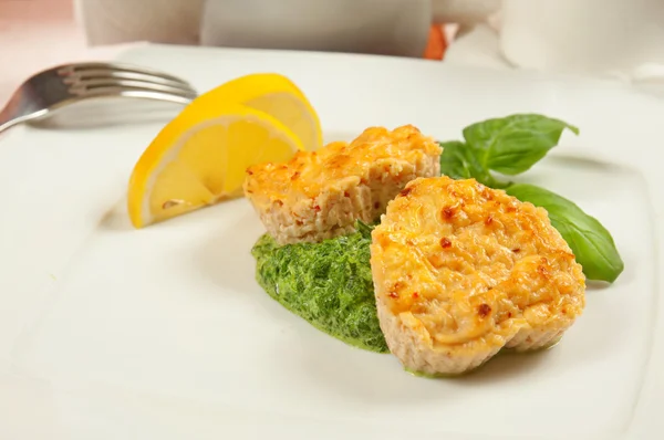 Pasteles de pescado con limón — Foto de Stock