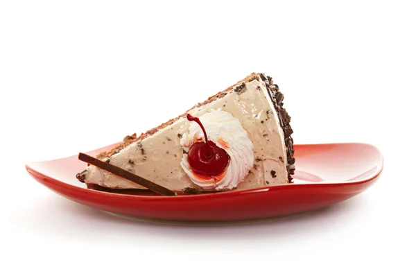 Tort czekoladowy na czerwony danie — Zdjęcie stockowe