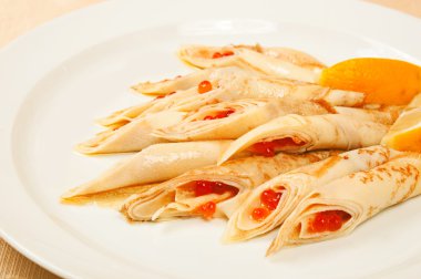 Kırmızı havyarlı gözleme.