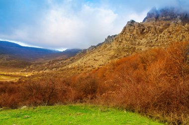 Dağın sonbahar manzara