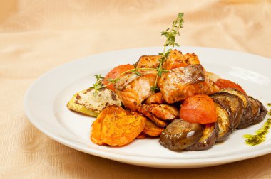 ızgara patlıcan ve domates