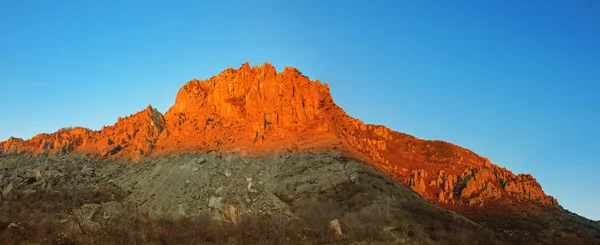 Red mountain and blue sky panorama — Stock Photo, Image