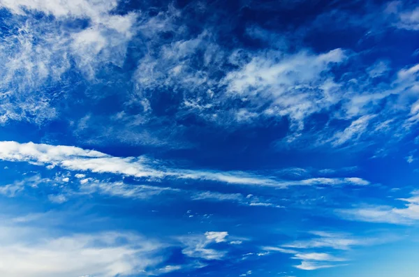 Himmel und Wolken — Stockfoto