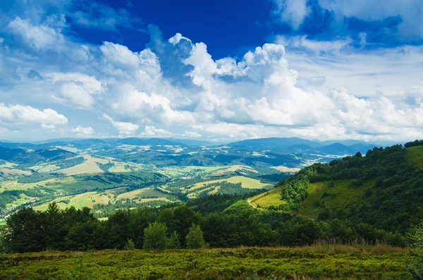 Карпатский горный пейзаж — стоковое фото