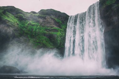 İzlanda 'da Scogafoss şelalesi