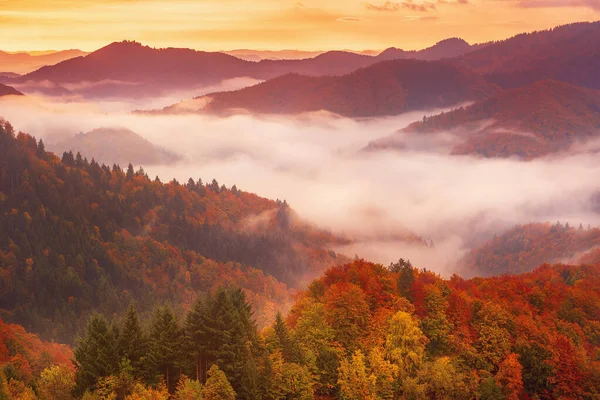 Sisli dağ manzarası