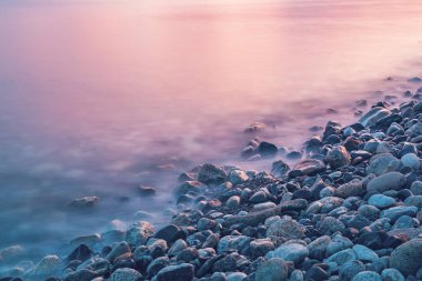 Deniz kıyısı ve dalgalar