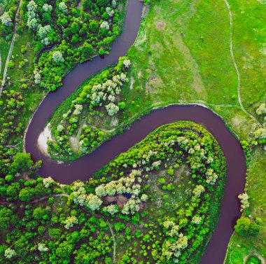 Çayırlardaki nehir