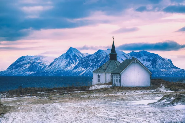 Uma igreja nas Ilhas Lofoten — Fotografia de Stock