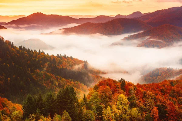 Sisli dağ manzarası