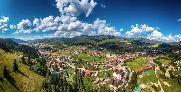 Αεροφωτογραφία Του Καλοκαιριού Οροσειρά Στο Bukovel Καρπάθια Βουνά Ουκρανία Ταξιδιωτικό — Φωτογραφία Αρχείου