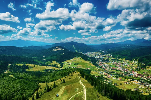 Luchtfoto Van Zomer Bergen Bereik Buurt Van Bukovel Karpaten Oekraïne — Stockfoto