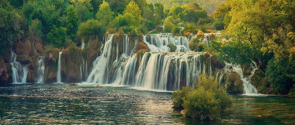 Красивый Вид Удивительные Водопады Национальном Парке Крка Хорватии Красивый Пейзаж — стоковое фото