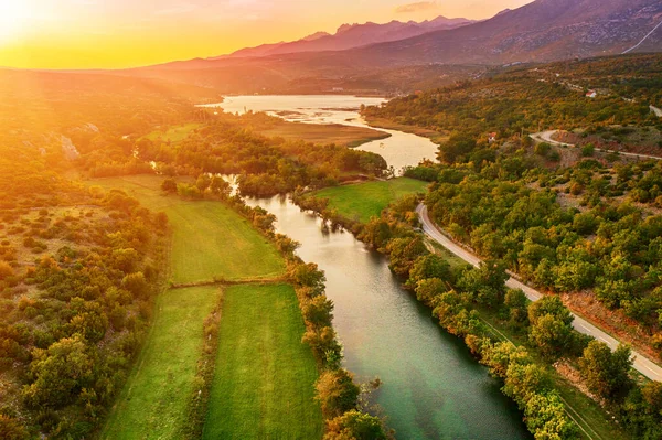 ズルマンジャ クロアチアの川と農村夏の日没の風景 自然背景 航空写真 — ストック写真