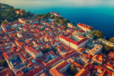 Zadar 'ın eski kasaba ve deniz manzarası. Zadar, Hırvatistan. Seyahat yerleri, tatil geçmişi. Yukarıdan görüntüle.