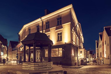 Gece Tallinn şehir merkezi, Estonya gezi gezisi arka plan