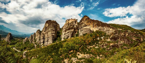 Meteora Grécia Formações Rochosas Arenito Mosteiros Rousanou Nikolaos Com Céu — Fotografia de Stock