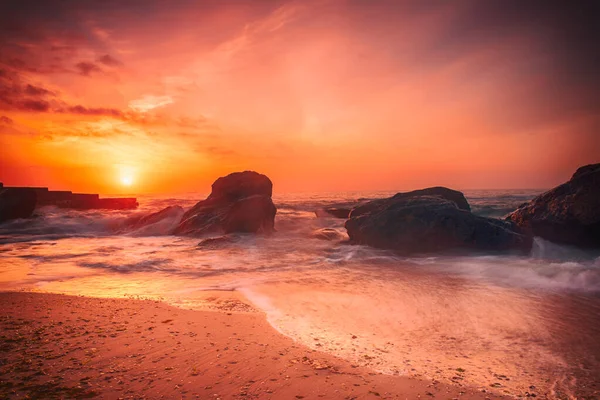 Yaz Mevsimsel Tatil Geçmişi Denizde Romantik Bir Sabah Dalgalı Denizden — Stok fotoğraf