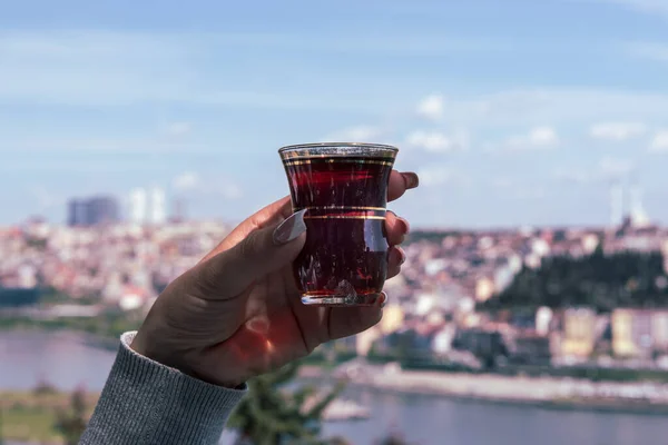 Hand Holding Cup Traditional Turkish Tea View Istanbul Turkey — Stock Photo, Image