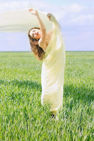 Atractiva joven mujer — Foto de Stock