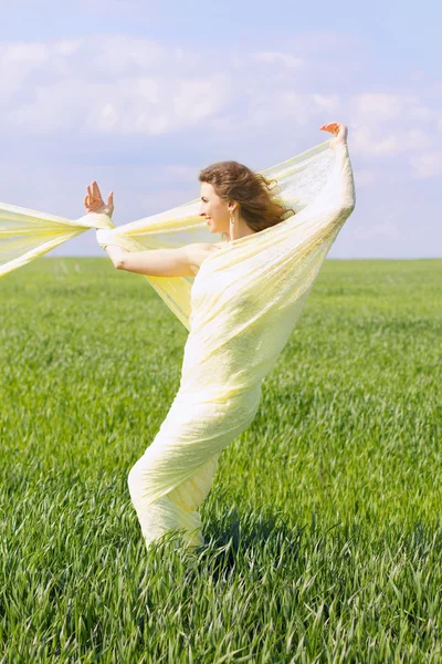 Espressiva bella giovane donna — Foto Stock