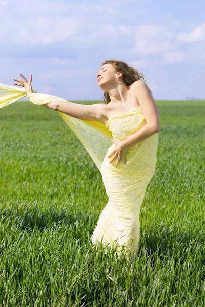 Espressiva attraente giovane donna — Foto Stock