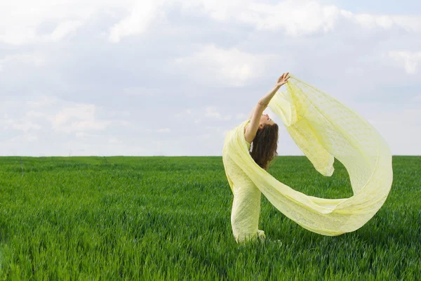 Roztomilá dívka tančí — Stock fotografie